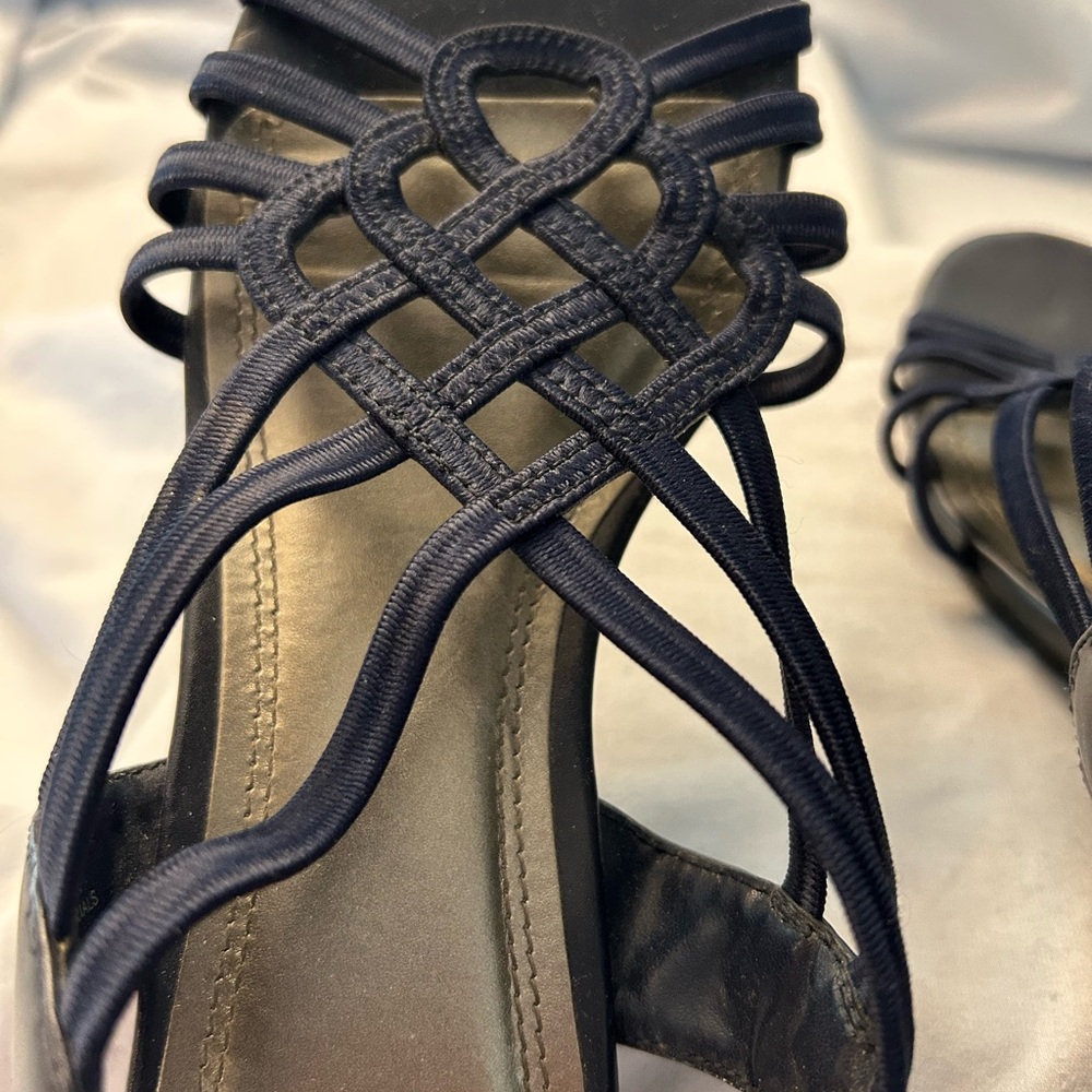 Elegant Navy Strappy Sandals Size 8M. wedge heel stretchy straps - Picture 7 of 13